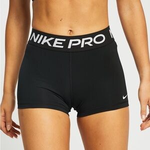 Nike Women’s 3” Short size M